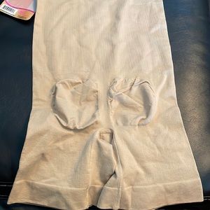 🤩Womens Shaper Size S/M Color Nude Brand New🤩
